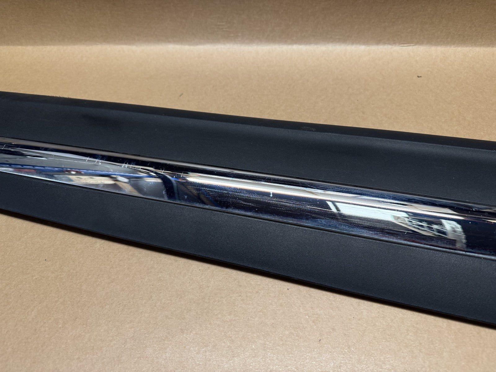 MG HS 2018 - 2024 Front Right Lower Door Trim 10423725