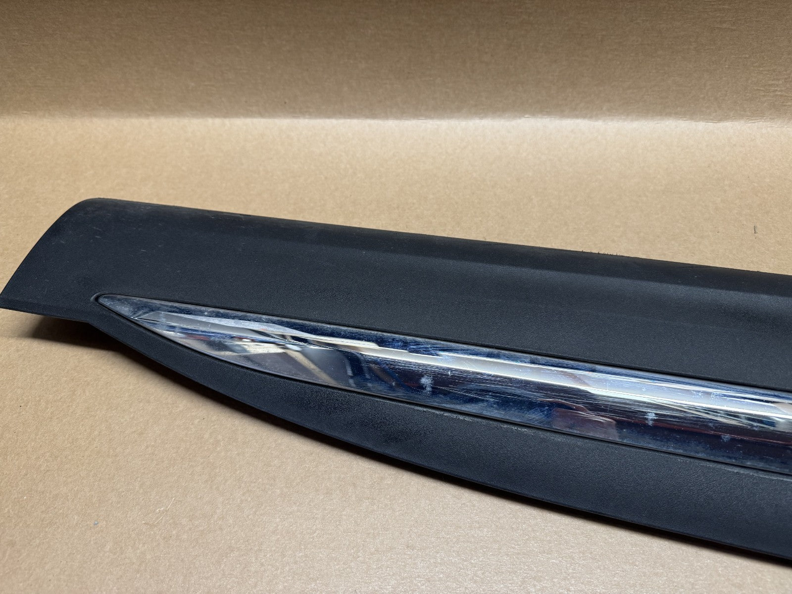 MG HS 2018 - 2024 Front Right Lower Door Trim 10423725