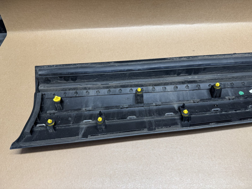 MG HS 2018 - 2024 Front Right Lower Door Trim 10423725
