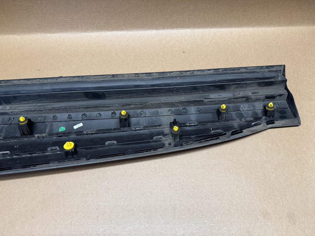 MG HS 2018 - 2024 Front Right Lower Door Trim 10423725