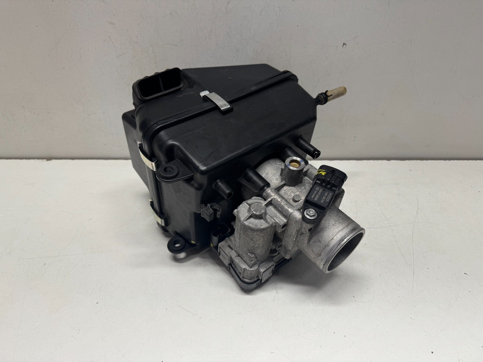 Throttle Body + Airbox Moto Guzzi V85 TT 2020