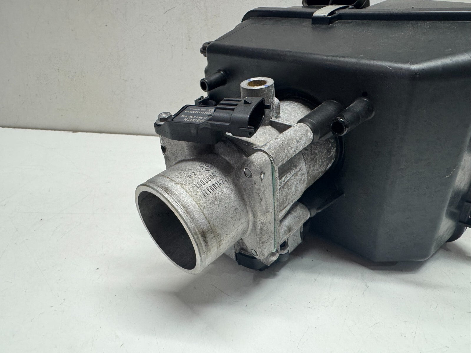 Throttle Body + Airbox Moto Guzzi V85 TT 2020