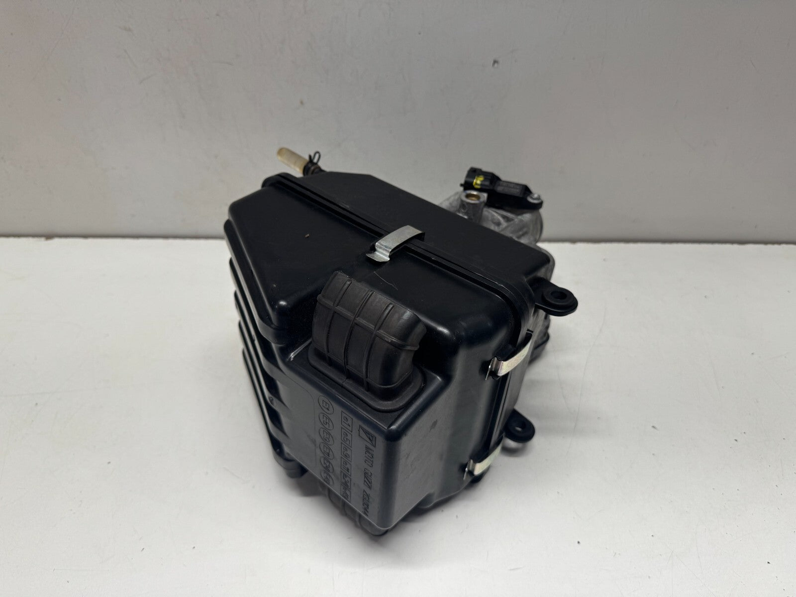 Throttle Body + Airbox Moto Guzzi V85 TT 2020