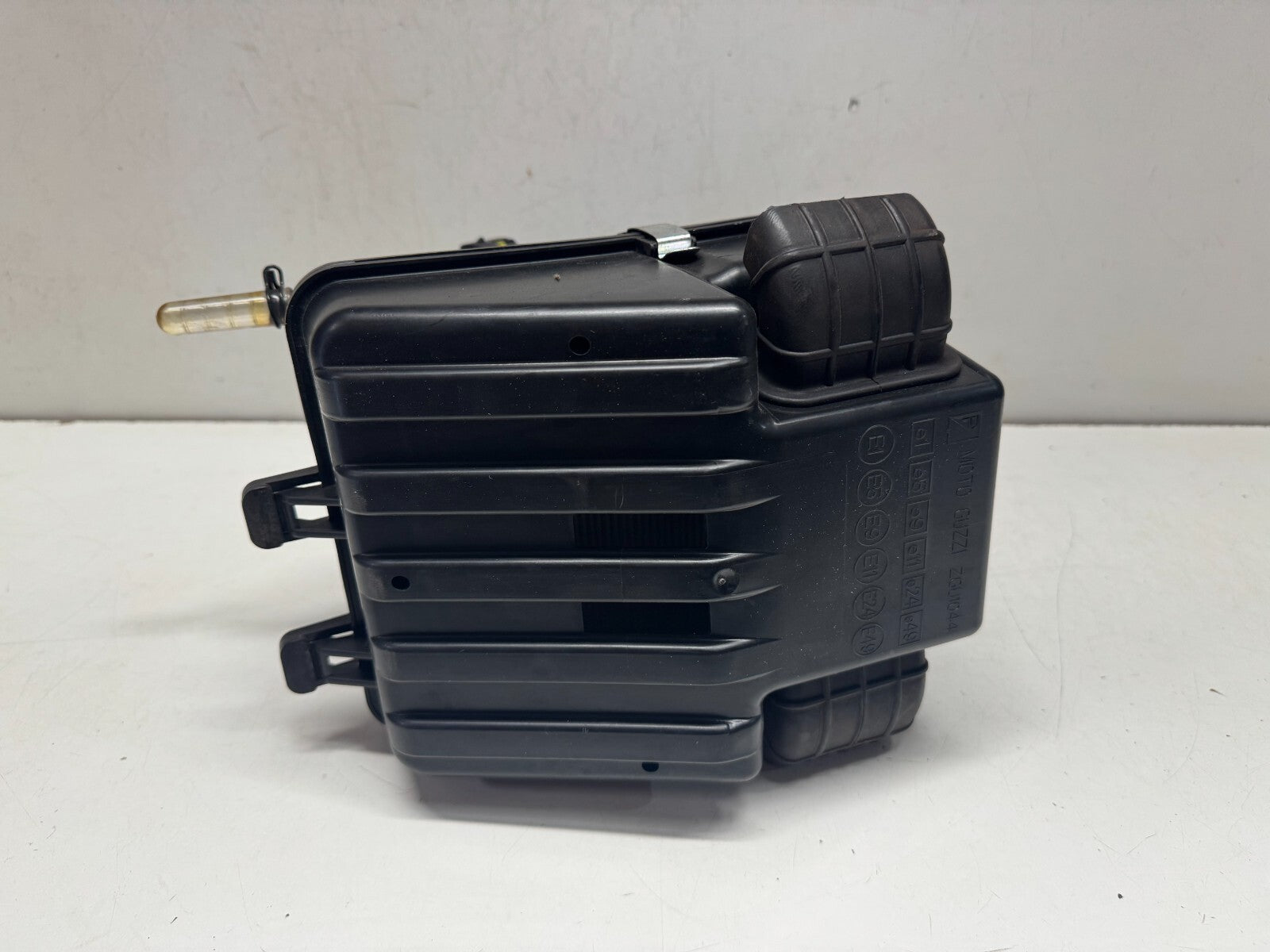 Throttle Body + Airbox Moto Guzzi V85 TT 2020