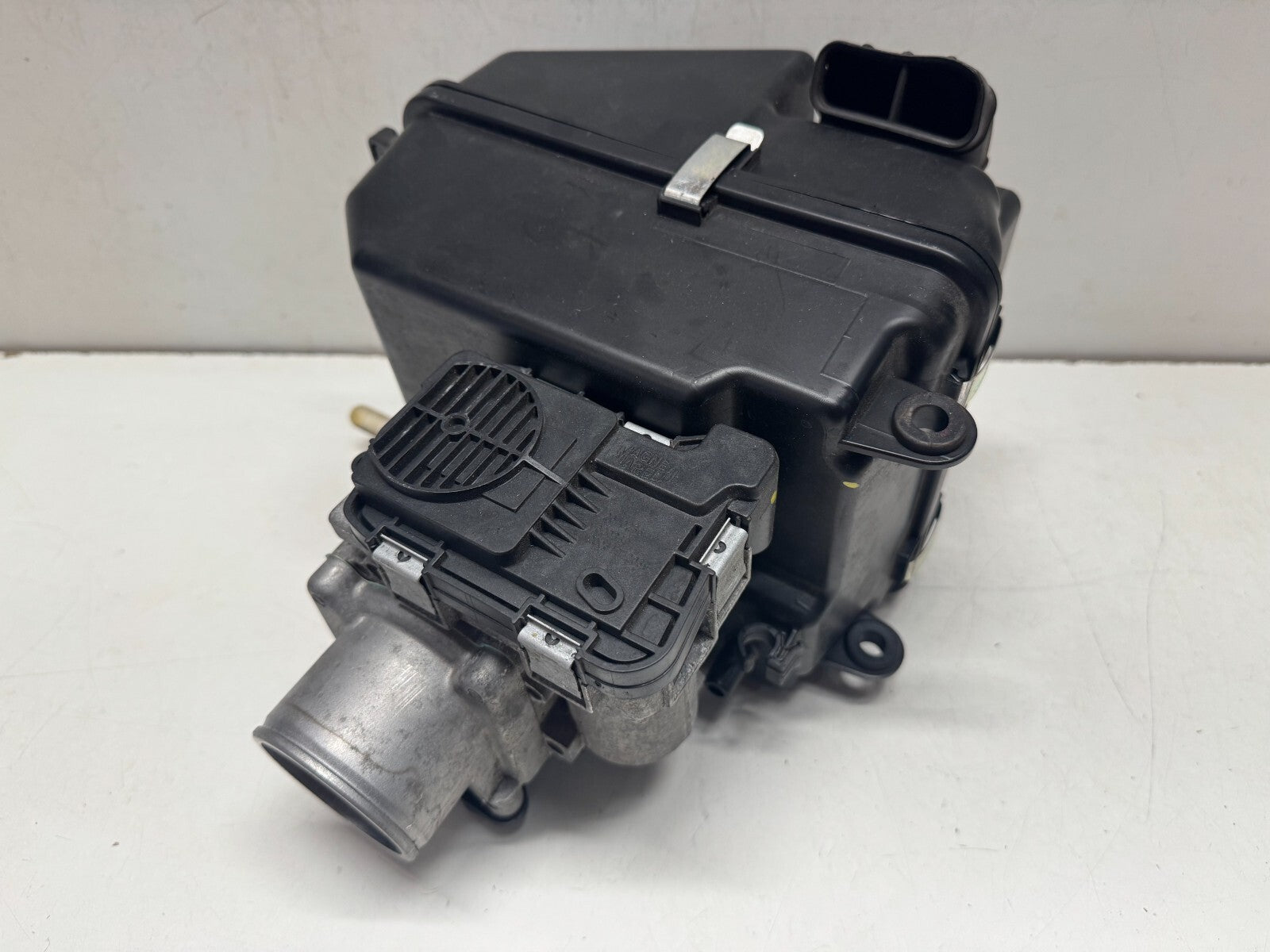 Throttle Body + Airbox Moto Guzzi V85 TT 2020
