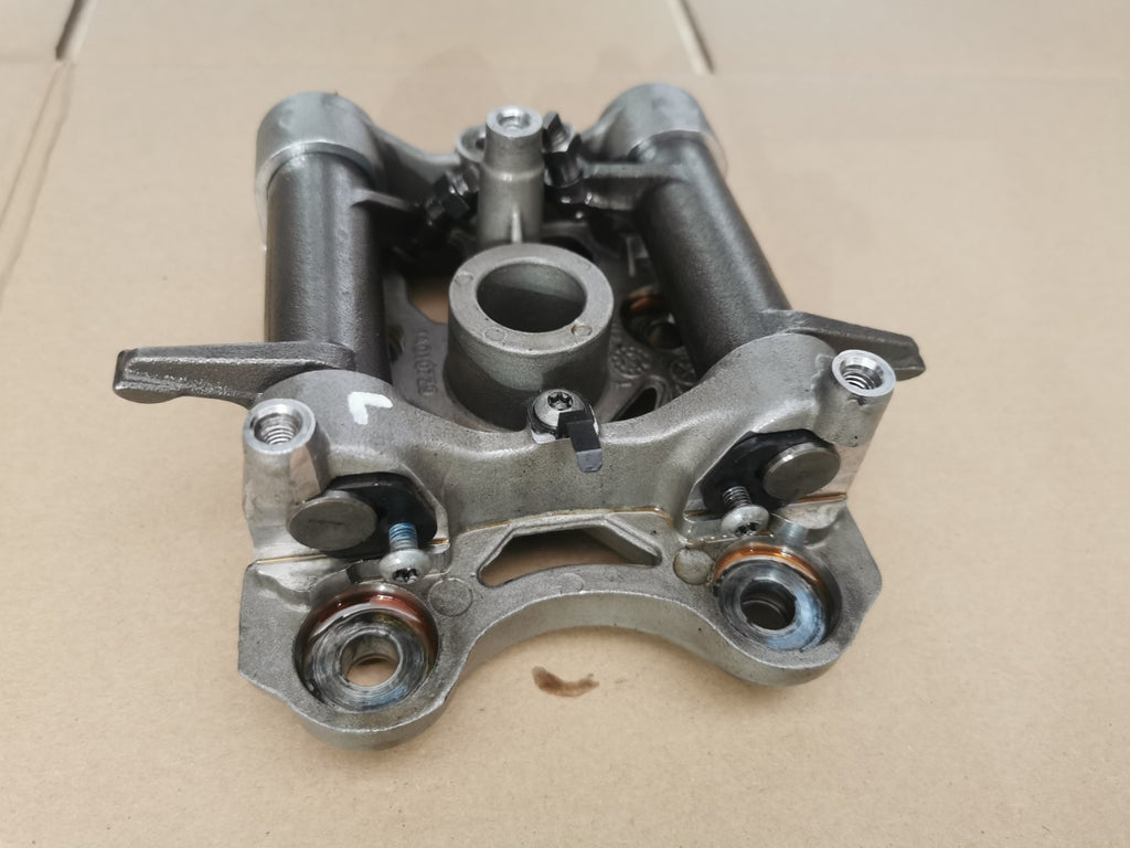 Left Cylinder Head Rocker Arm Assembly Moto Guzzi V85 TT 2020