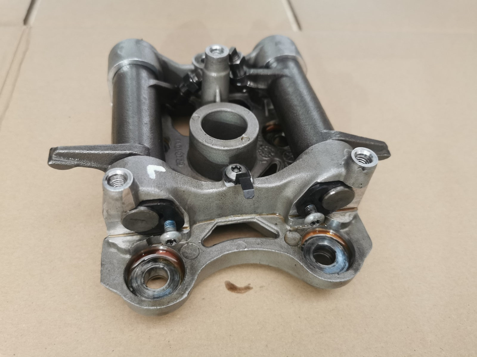 Left Cylinder Head Rocker Arm Assembly Moto Guzzi V85 TT 2020