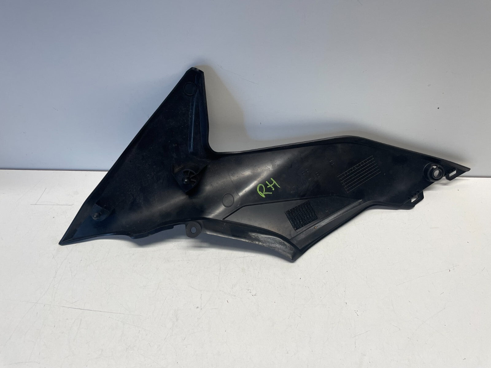 Right Side Tank Fairing Infill Cover Suzuki SV650 X 2018 - 2022