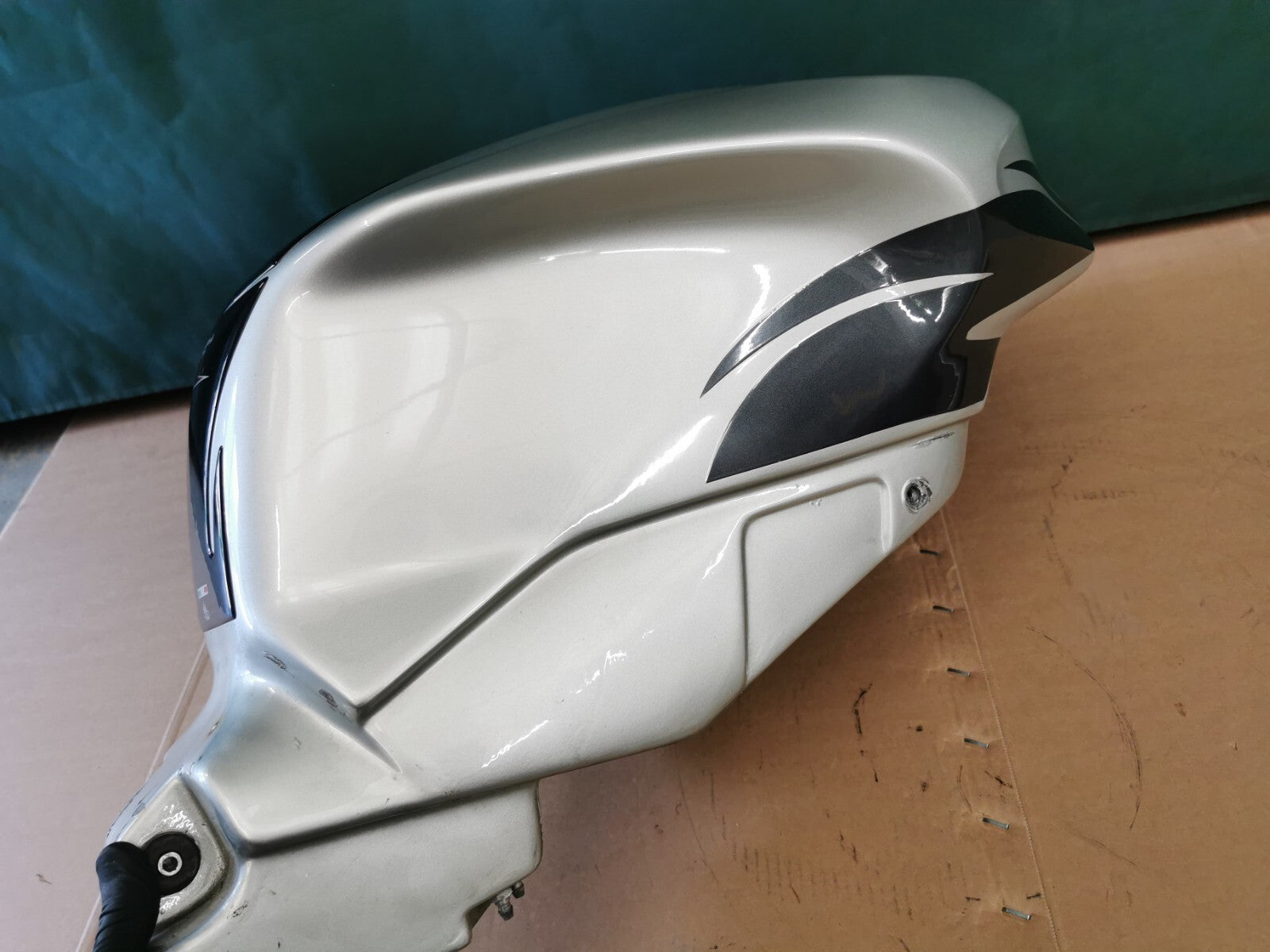 OEM Fuel Tank in Silver Aprilia RSV 1000 R Factory 2006