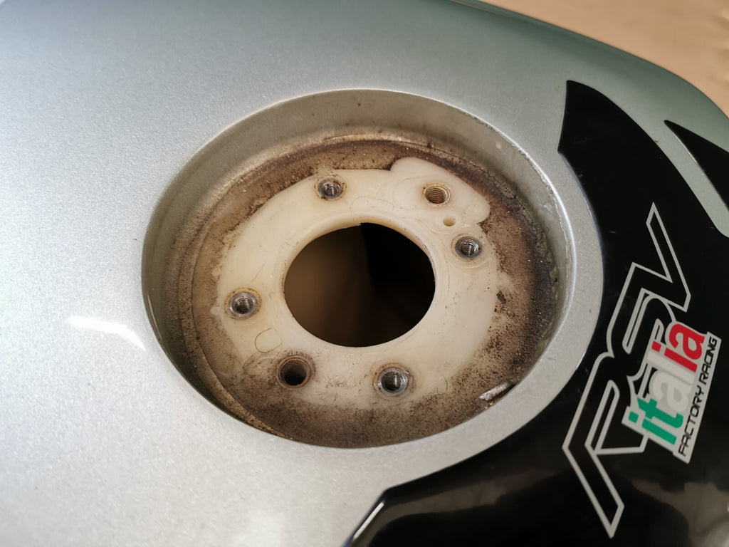 OEM Fuel Tank in Silver Aprilia RSV 1000 R Factory 2006