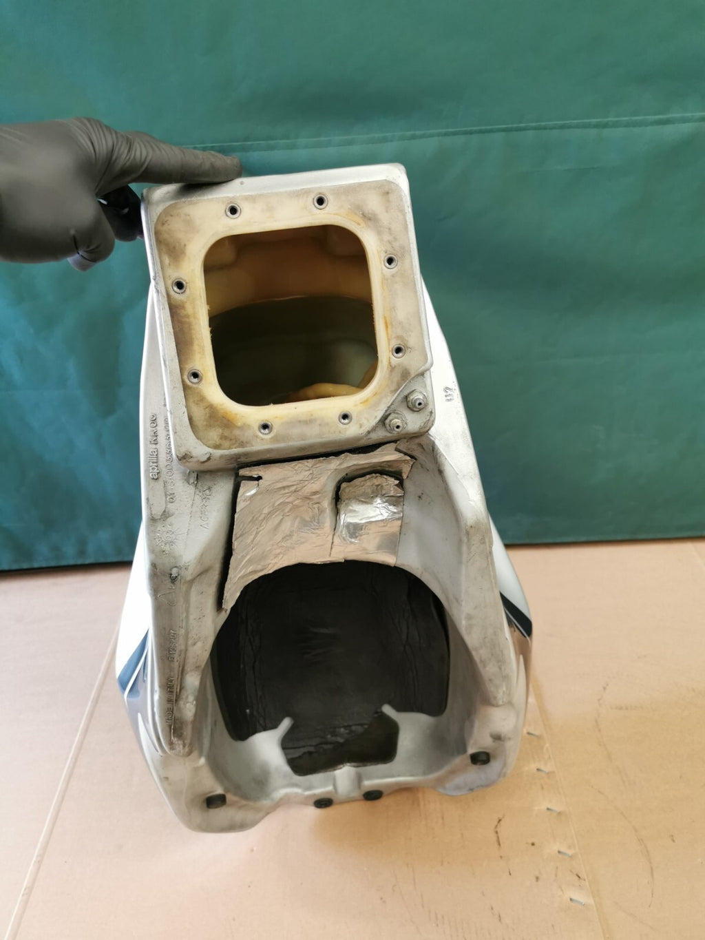 OEM Fuel Tank in Silver Aprilia RSV 1000 R Factory 2006
