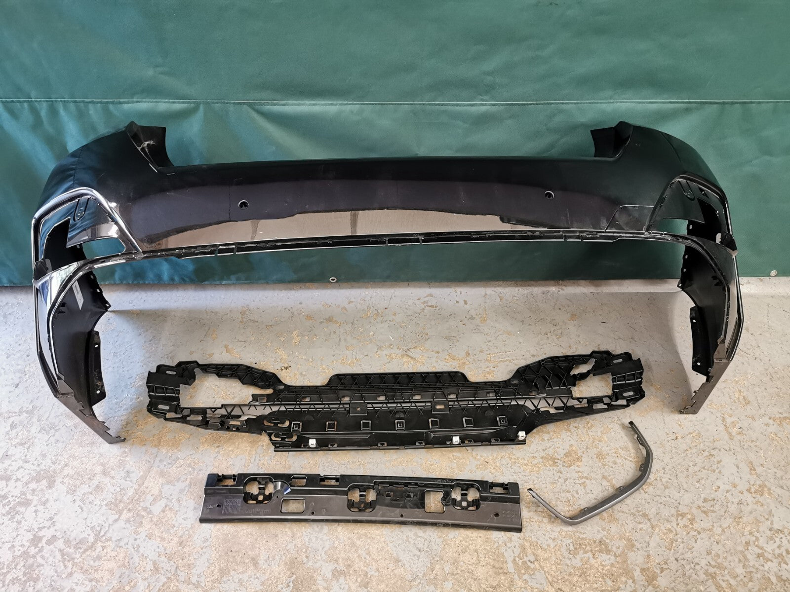 BMW I4 Edrive40 M SPORT REAR BUMPER  in Black 2025 	Hatchback GENUINE