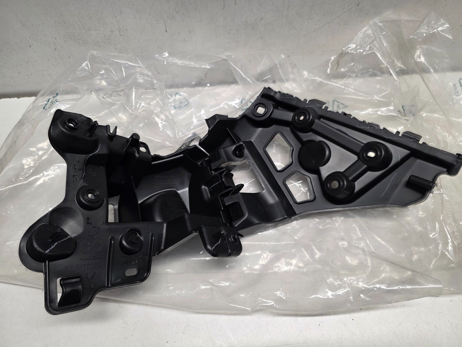 OEM RENAULT Clio MK4 2012-2016 Rear Bumper Bracket Left 850456409R