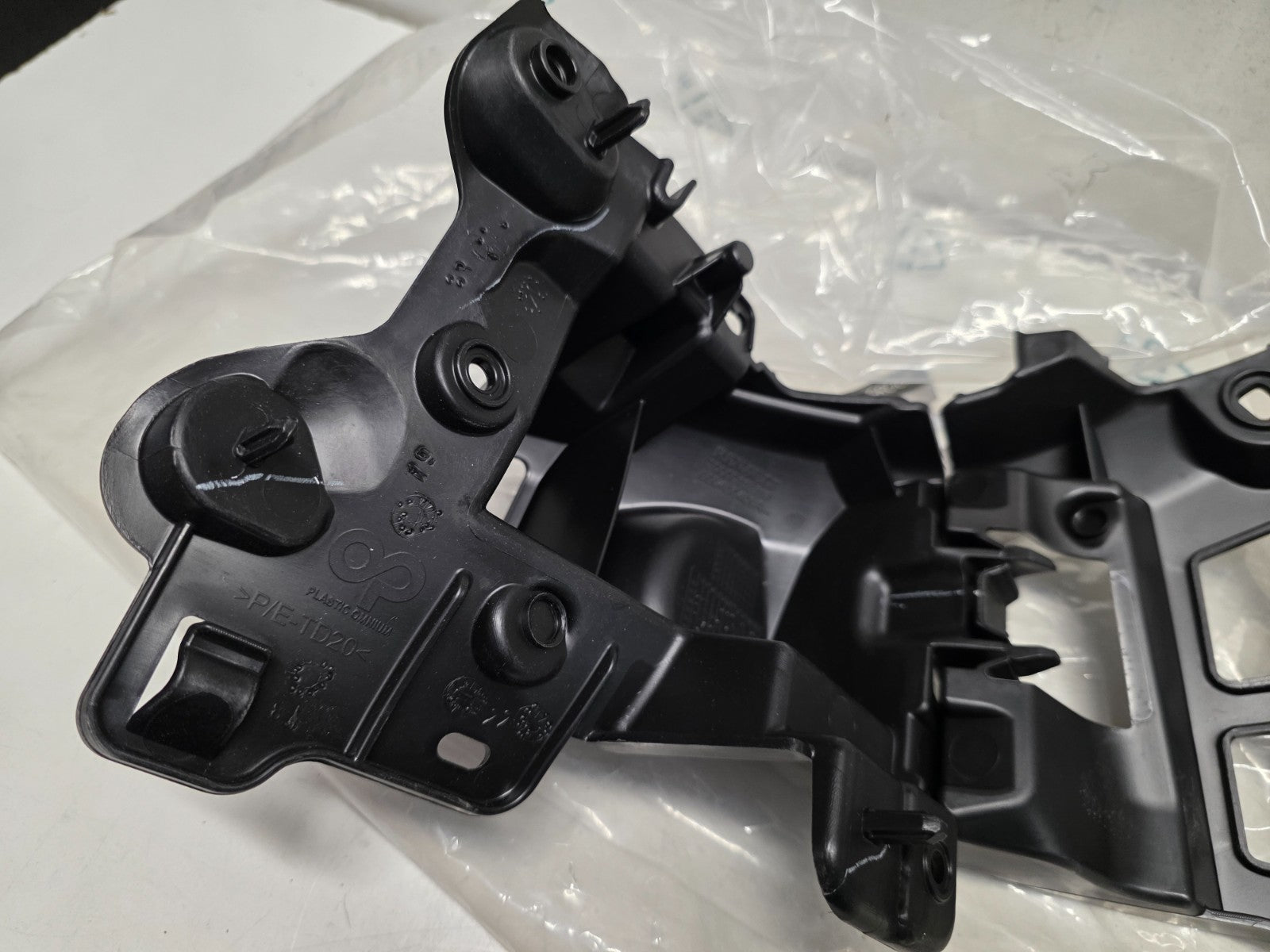 OEM RENAULT Clio MK4 2012-2016 Rear Bumper Bracket Left 850456409R