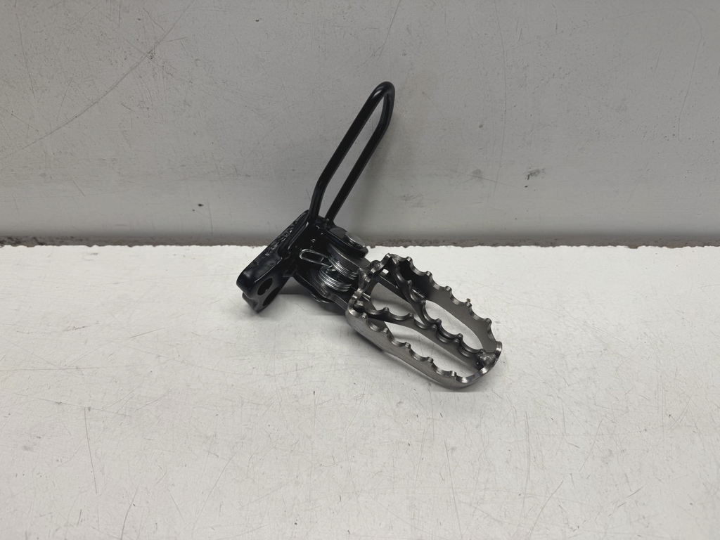 Front Right Foot Peg Assembly Sinnis Apache SM 125