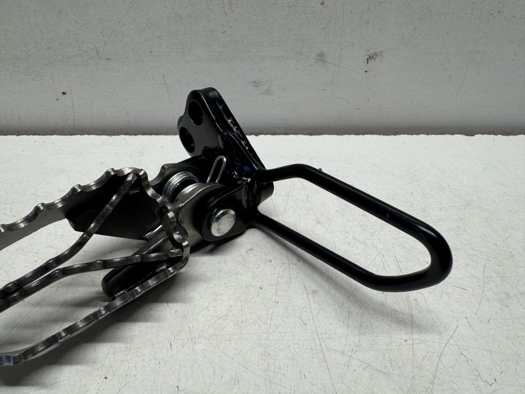 Front Right Foot Peg Assembly Sinnis Apache SM 125