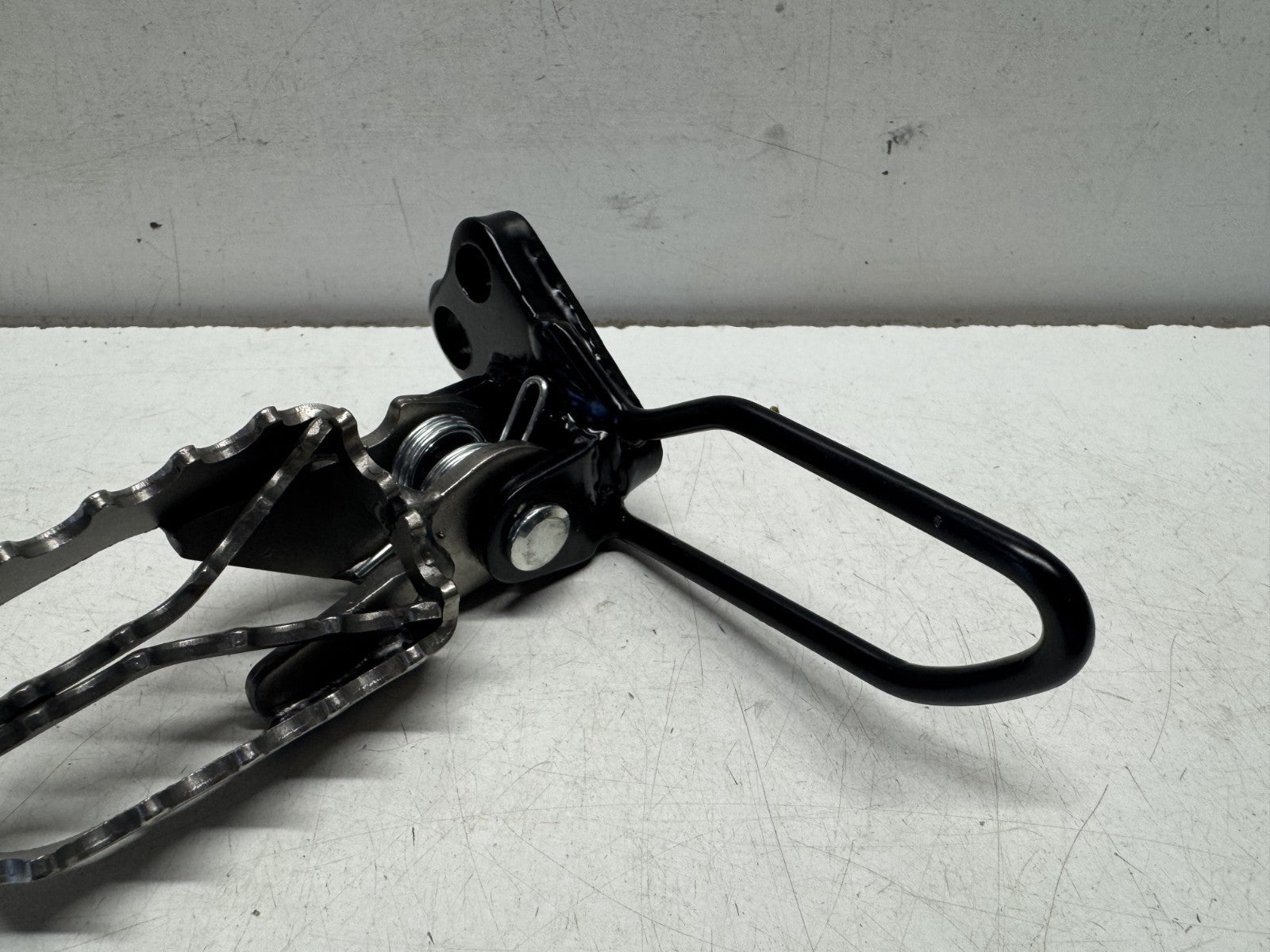 Front Right Foot Peg Assembly Sinnis Apache SM 125