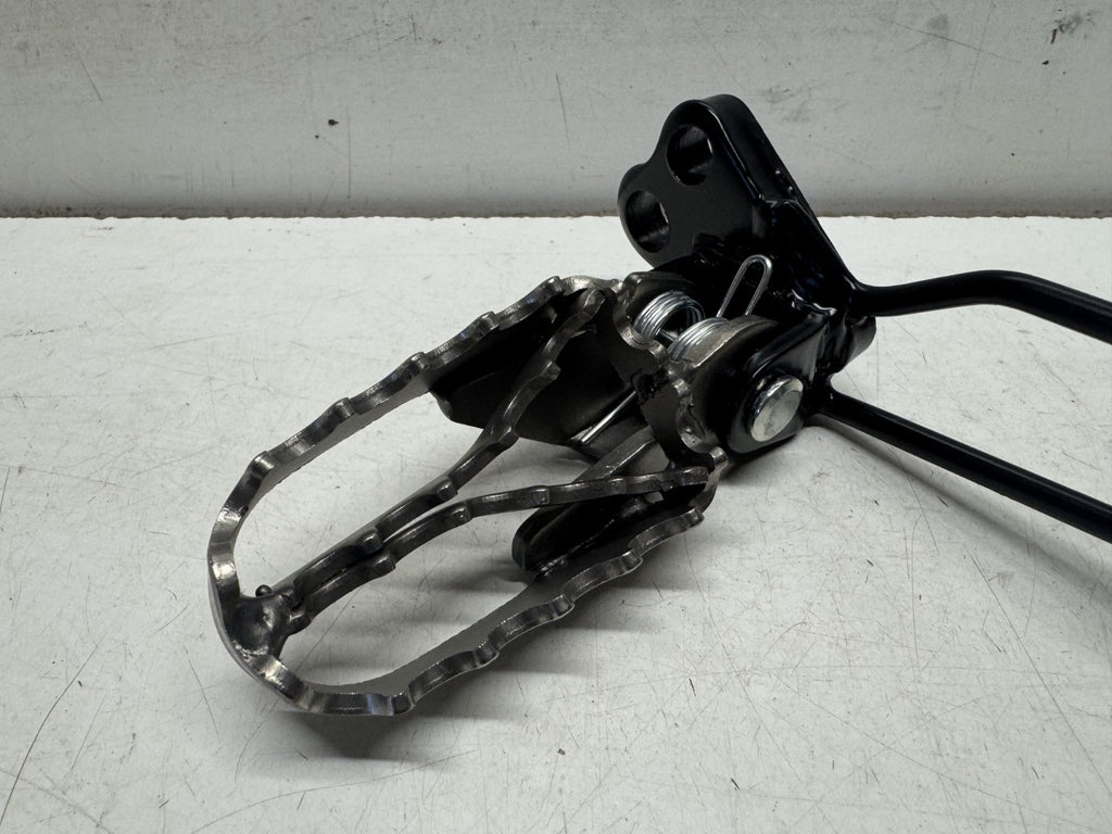 Front Right Foot Peg Assembly Sinnis Apache SM 125