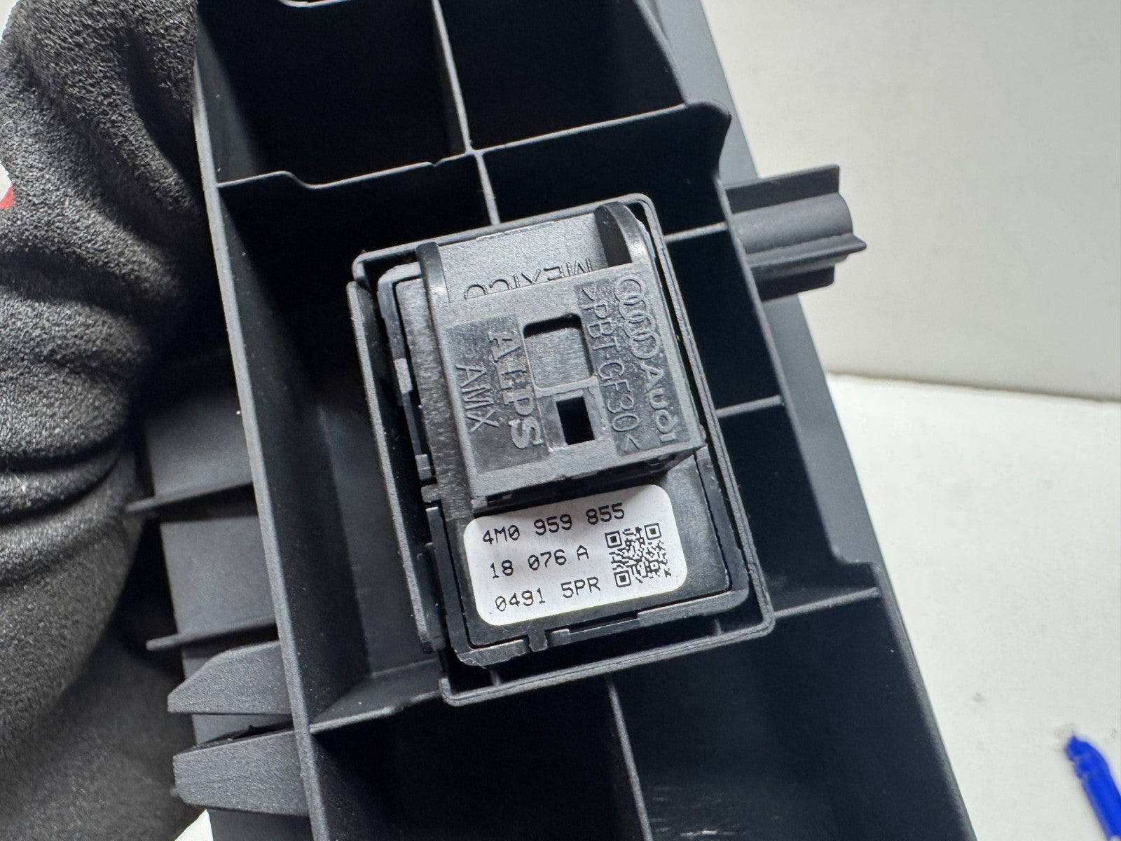 Audi A4 S4 B9 NS Passenger Left Rear Electric Window Switch + Trim 4M0959855