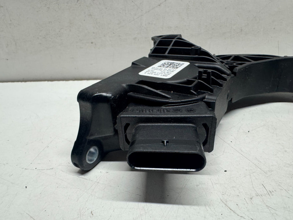 AUDI A4 S4 B9 ACCELERATOR THROTTLE PEDAL 8W1723523A