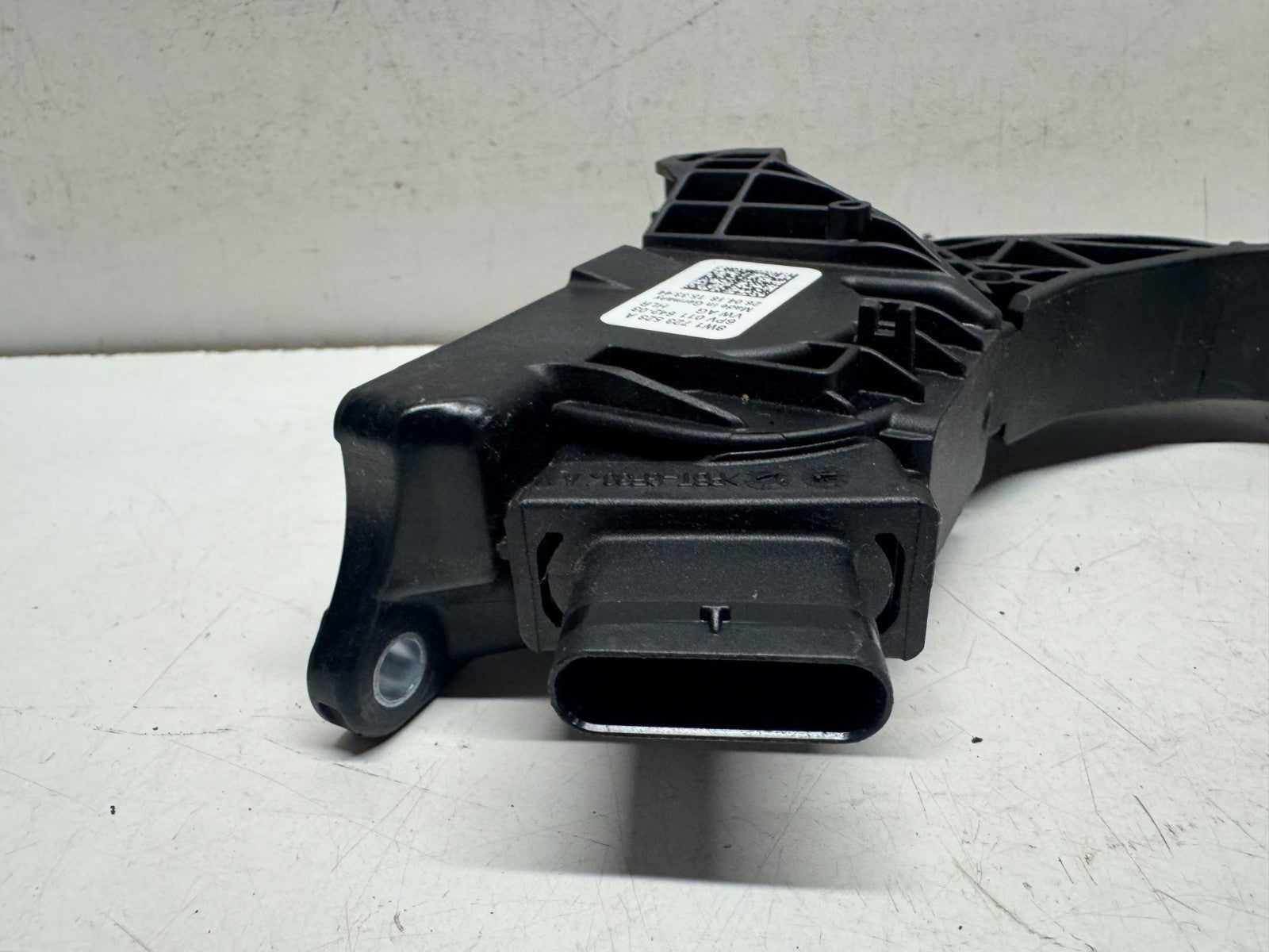 AUDI A4 S4 B9 ACCELERATOR THROTTLE PEDAL 8W1723523A