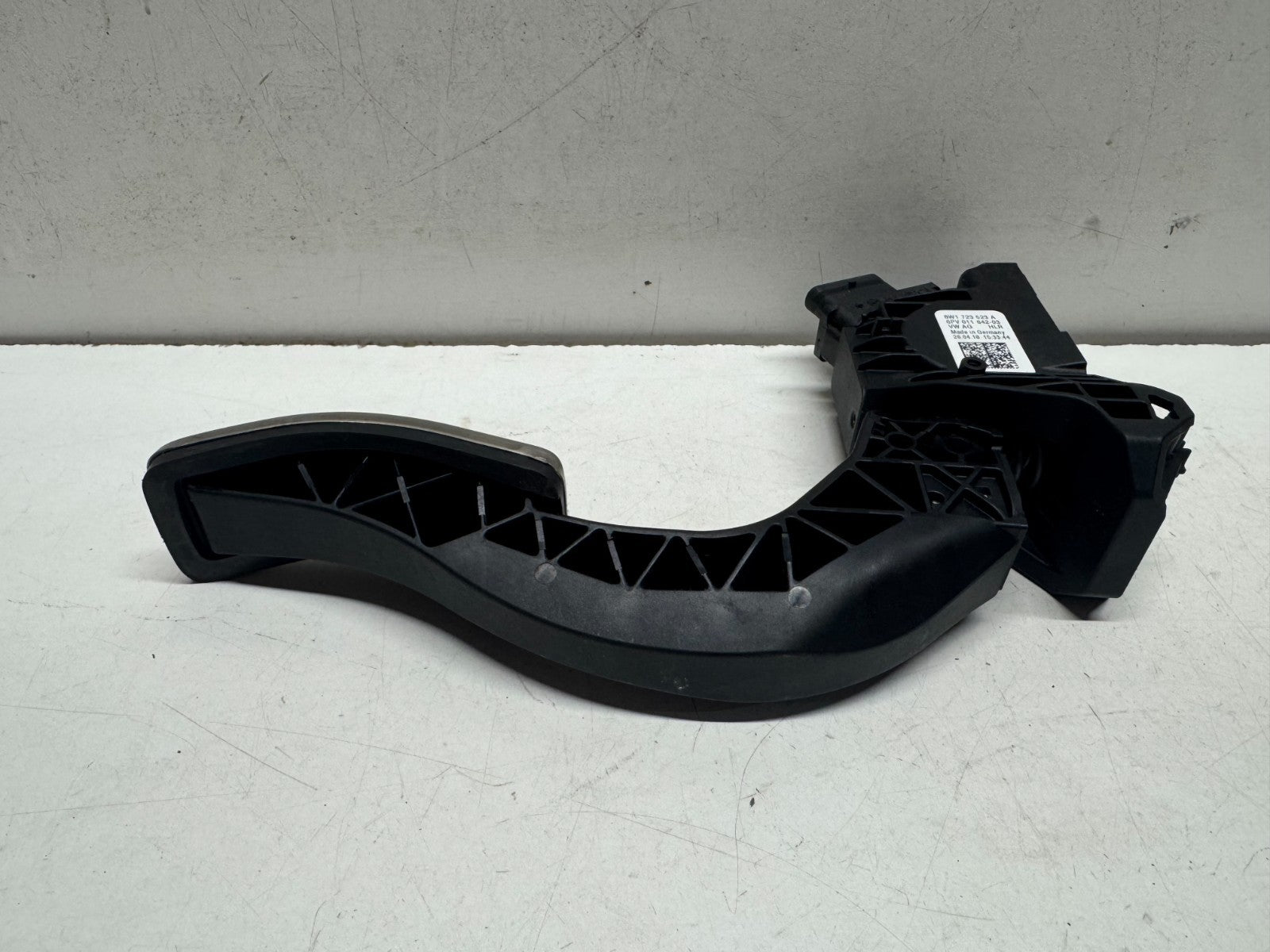 AUDI A4 S4 B9 ACCELERATOR THROTTLE PEDAL 8W1723523A