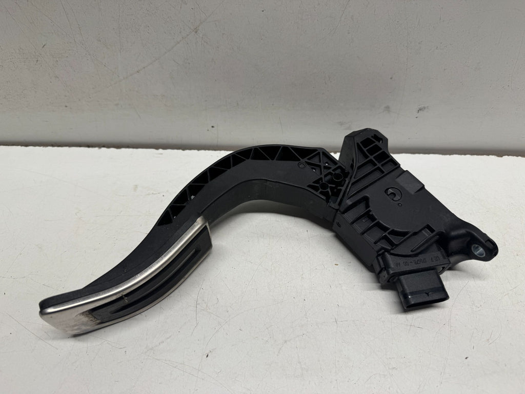 AUDI A4 S4 B9 ACCELERATOR THROTTLE PEDAL 8W1723523A