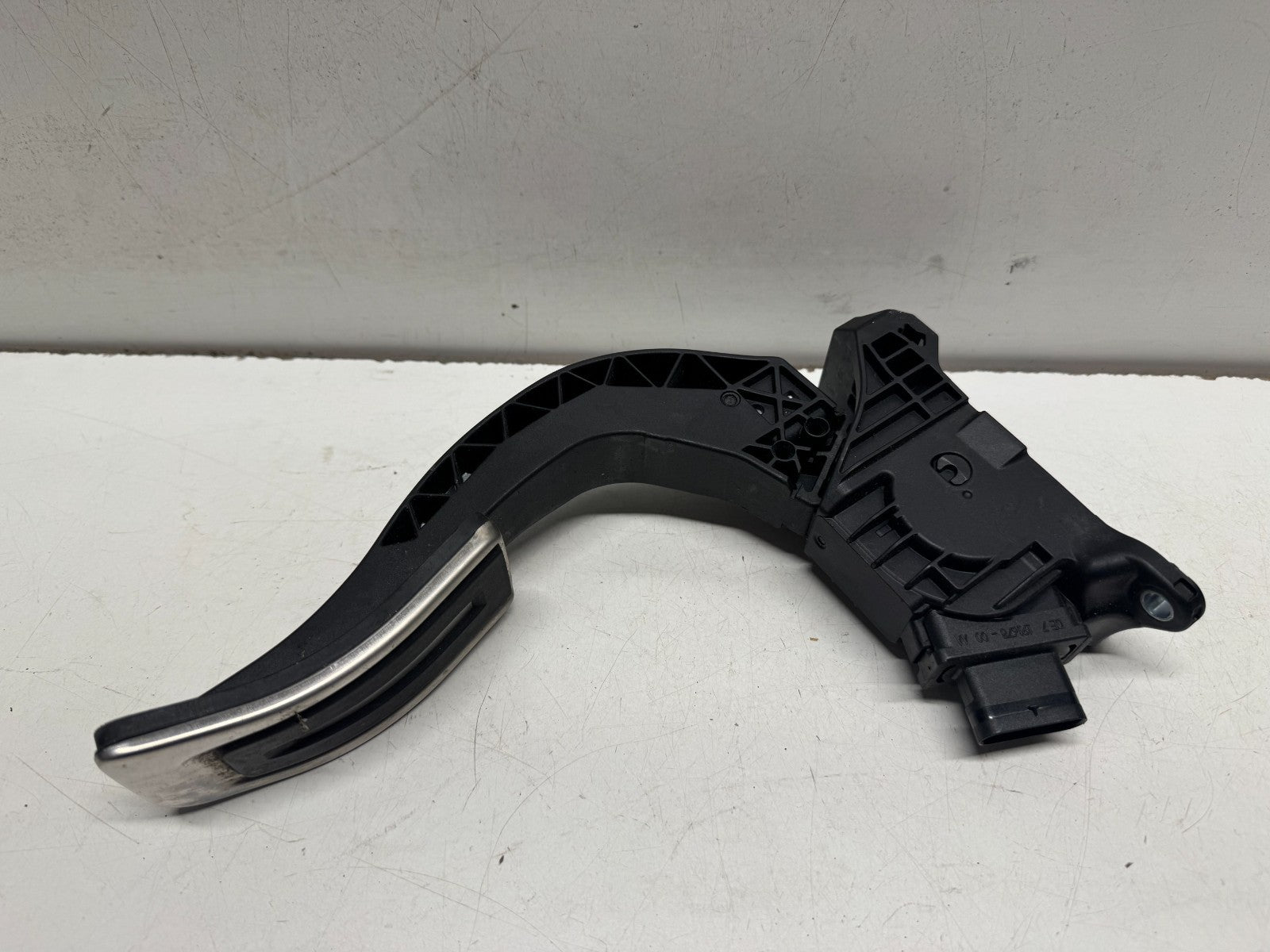 AUDI A4 S4 B9 ACCELERATOR THROTTLE PEDAL 8W1723523A