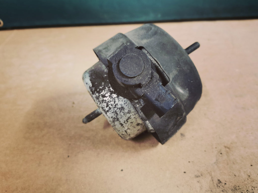 Audi A6 S6 C5 4B 2002 Engine Mount Bracket Support AMD68355