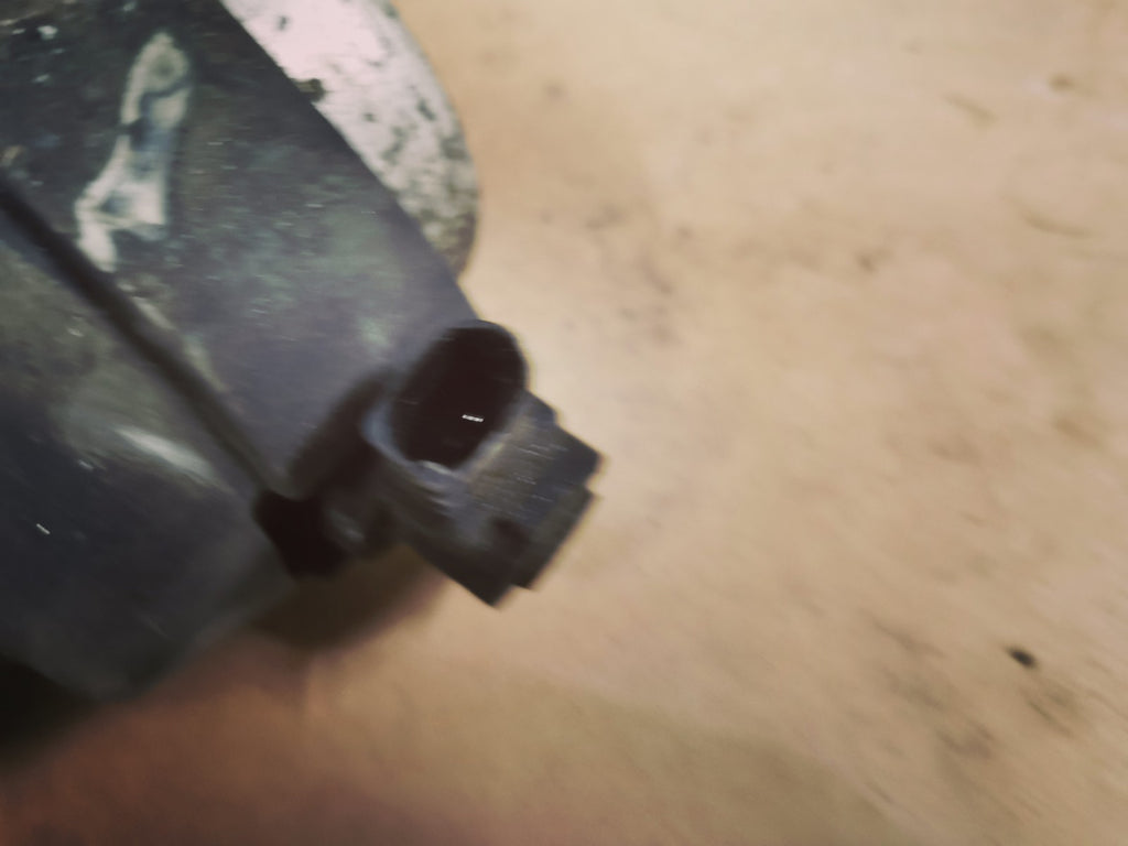 Audi A6 S6 C5 4B 2002 Engine Mount Bracket Support AMD68355