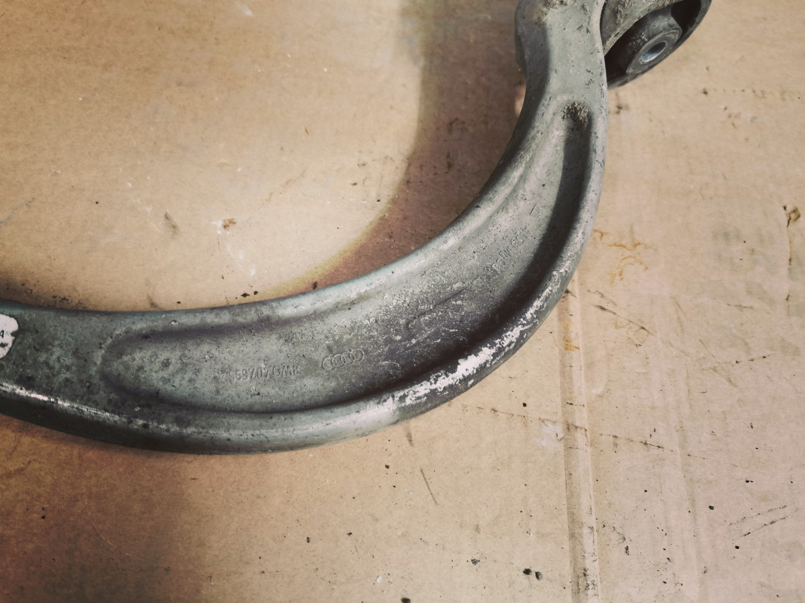16-19 AUDI A4 B9 GENUINE OEM FRONT LEFT CURVED CONTROL ARM 8W0407693A