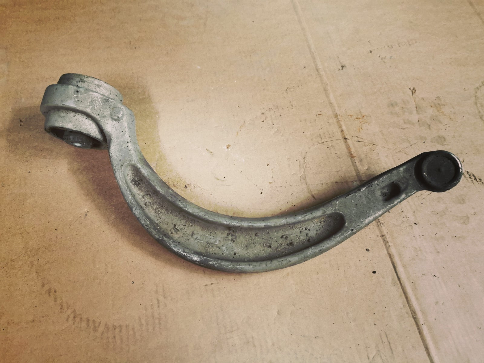 16-19 AUDI A4 B9 GENUINE OEM FRONT LEFT CURVED CONTROL ARM 8W0407693A