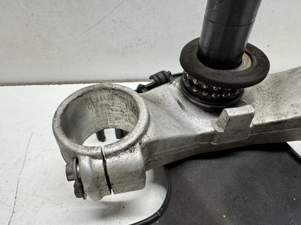 2001 - 2007 Aprilia Caponord ETV 1000 Bottom Yoke