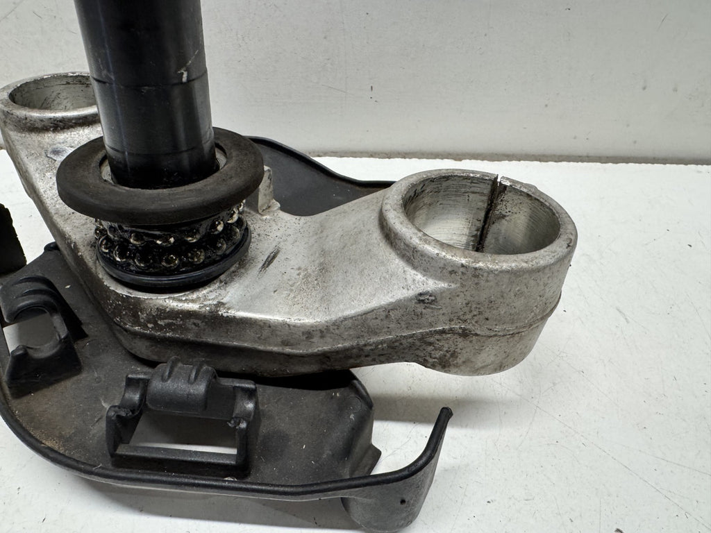 2001 - 2007 Aprilia Caponord ETV 1000 Bottom Yoke