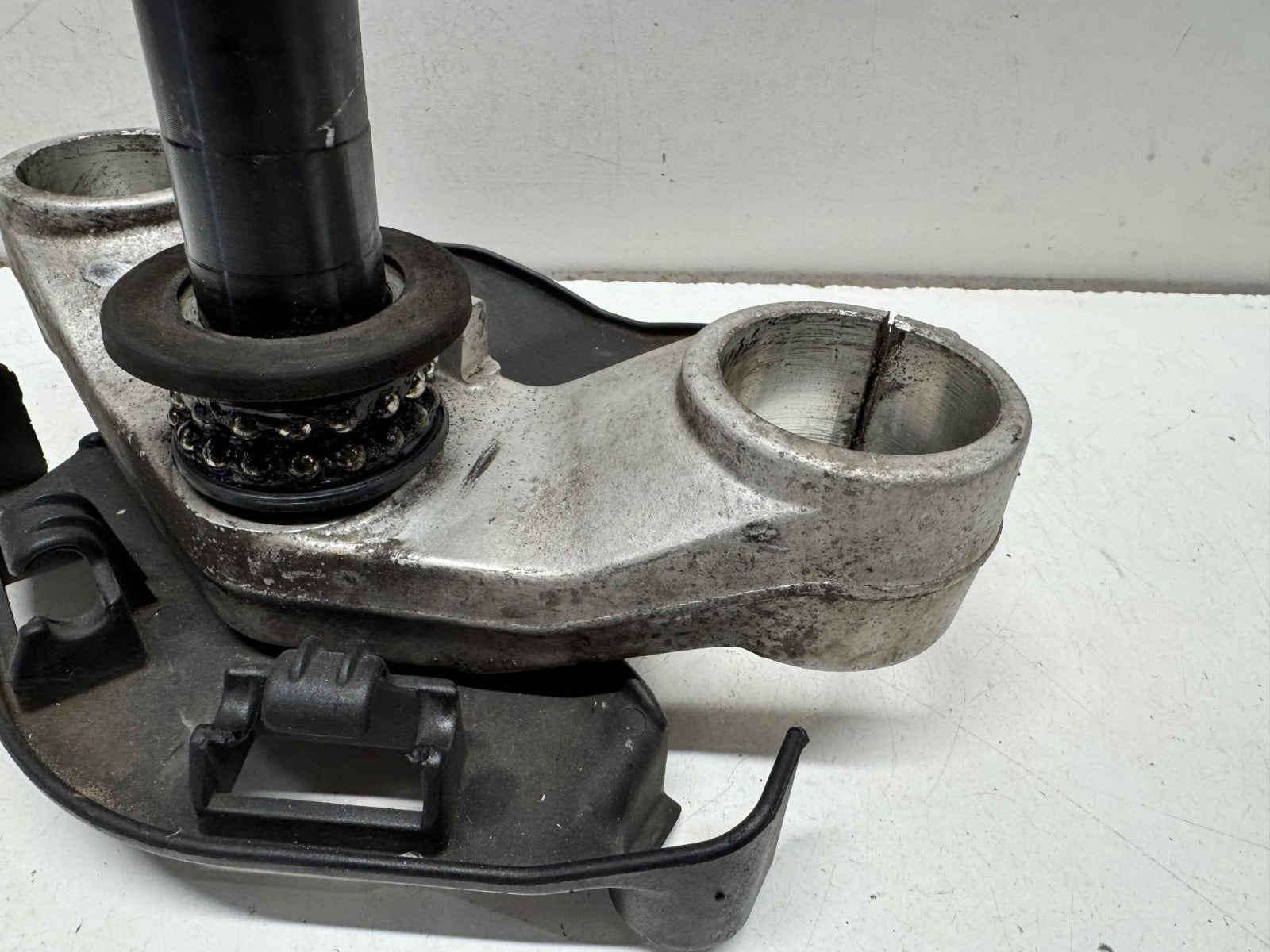2001 - 2007 Aprilia Caponord ETV 1000 Bottom Yoke
