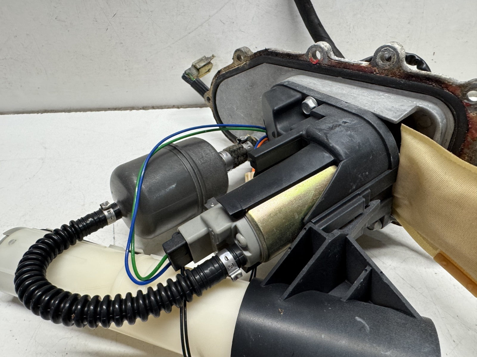 2001 - 2007 Aprilia Caponord ETV 1000 Fuel Pump