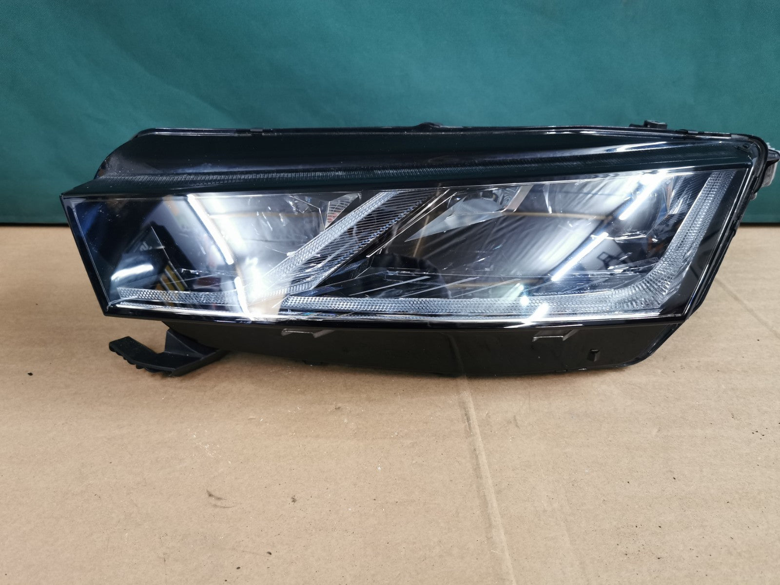 SKODA OCTAVIA VRS MK4 PASSENGER NS LEFT HEADLIGHT LED COMPLETE 5E4941015A 2021