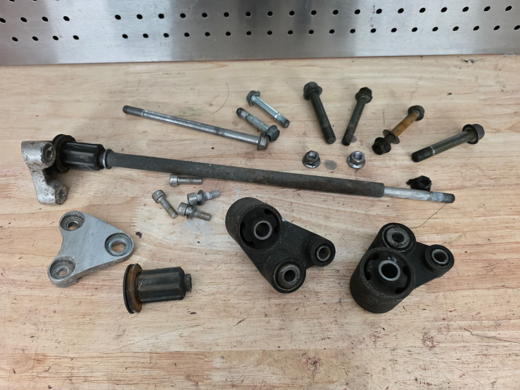 Yamaha XJR 1300 2005 (2000 - 2006) Engine Bolts
