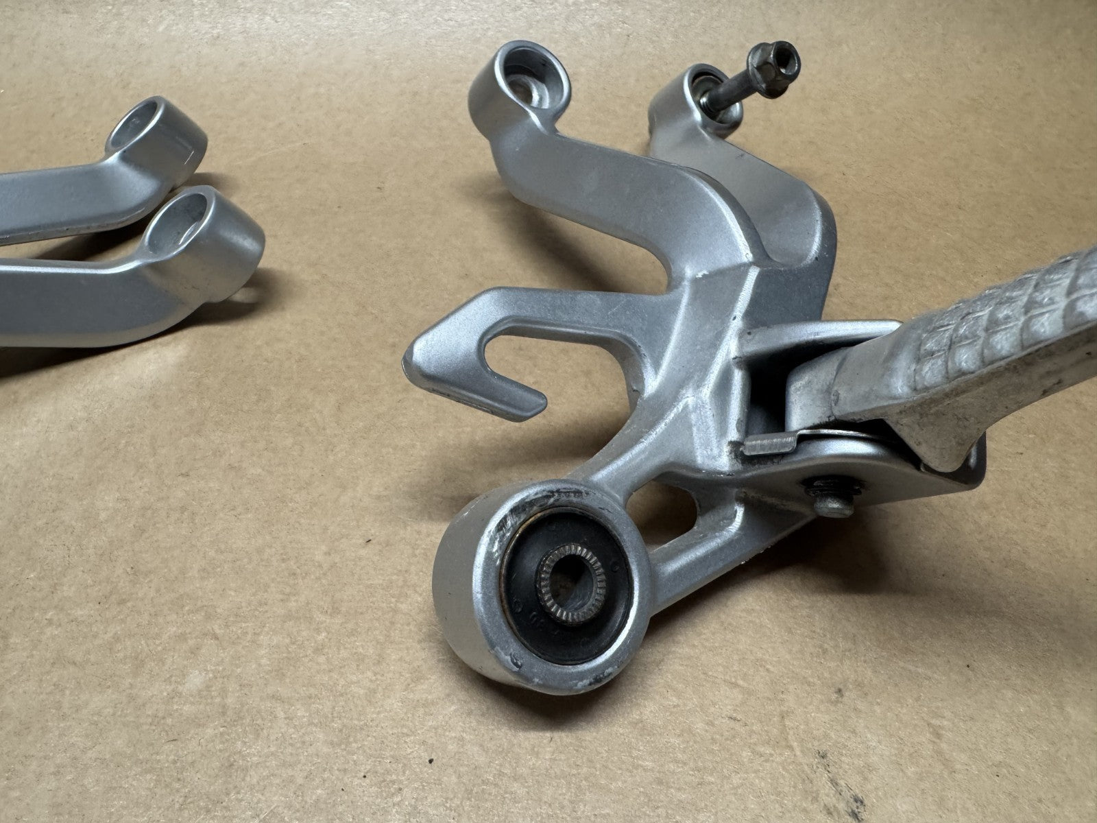 Suzuki GSXR 1000 K3 K4 2003 - 2004 Rear Left & Right Pillion Foot Hanger Peg