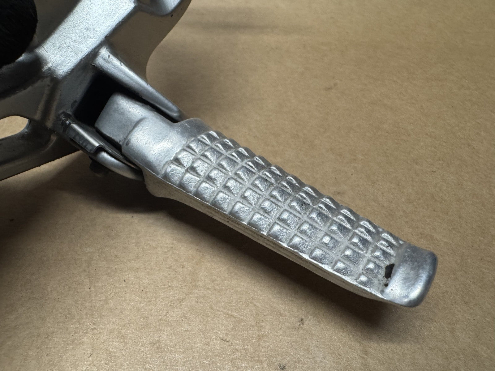 Suzuki GSXR 1000 K3 K4 2003 - 2004 Rear Left & Right Pillion Foot Hanger Peg