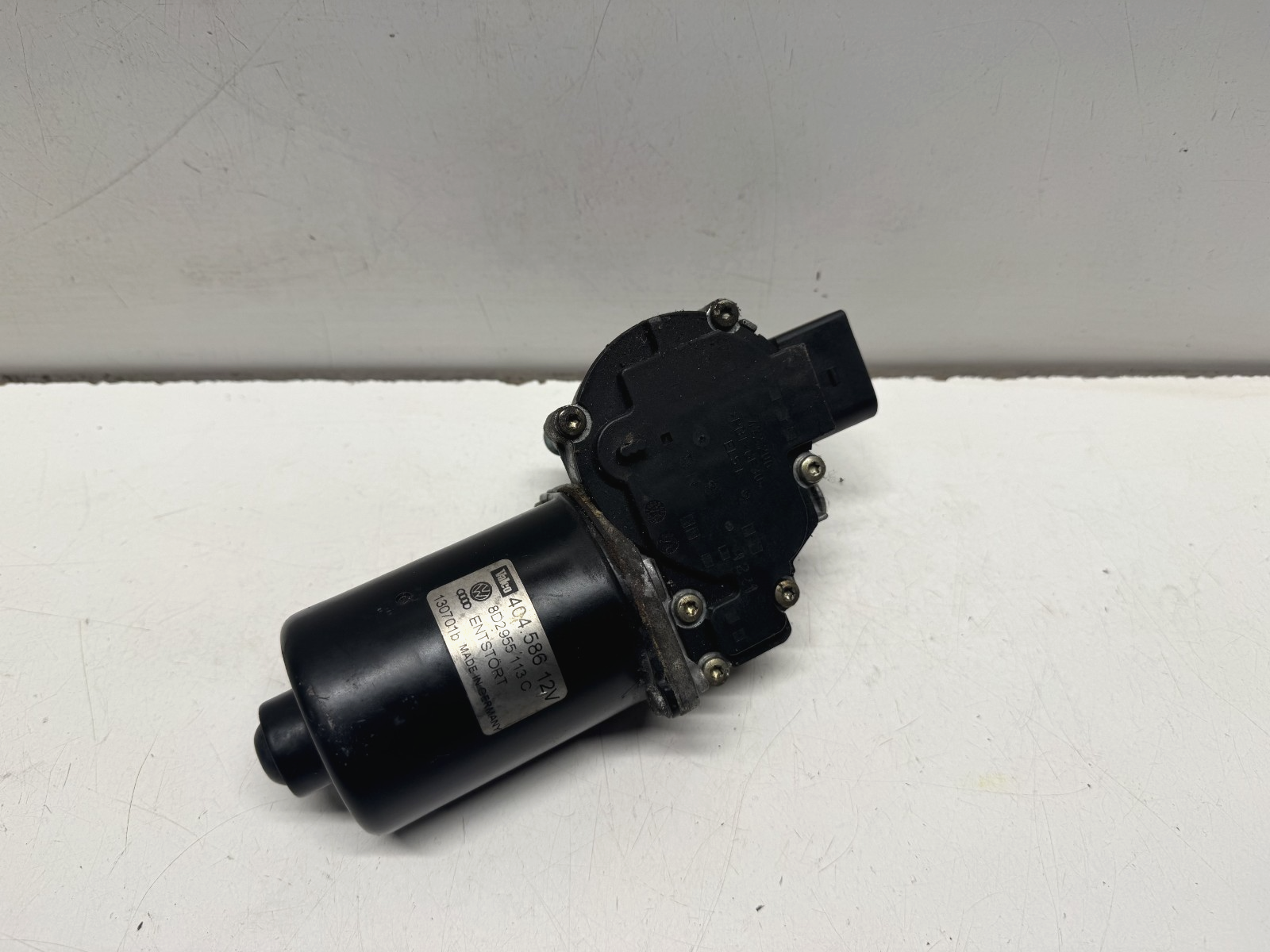 AUDI A6 4B2, C5 Front Windshield Wiper Mechanism 8D2955113C