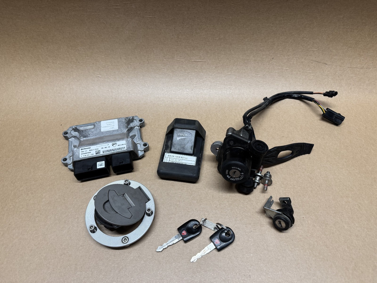 Ducati Monster 821 2014 (2014 - 2016) Lock Set ECU Unit 2 Keys