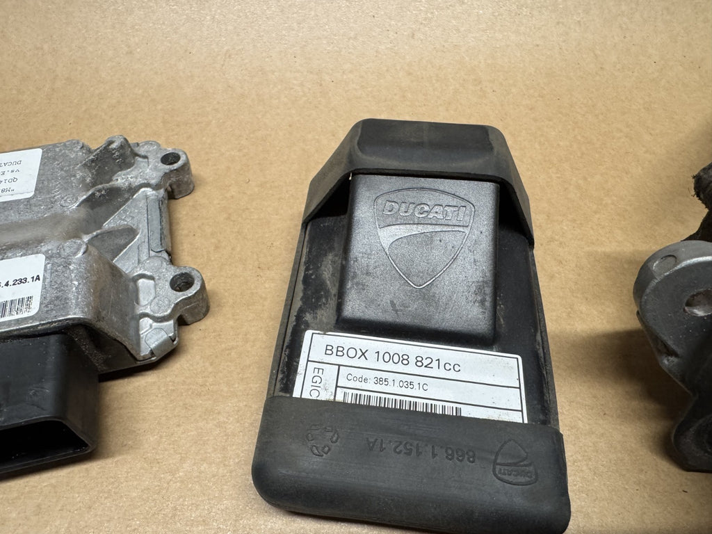 Ducati Monster 821 2014 (2014 - 2016) Lock Set ECU Unit 2 Keys