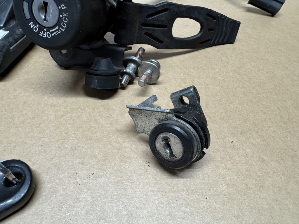 Ducati Monster 821 2014 (2014 - 2016) Lock Set ECU Unit 2 Keys