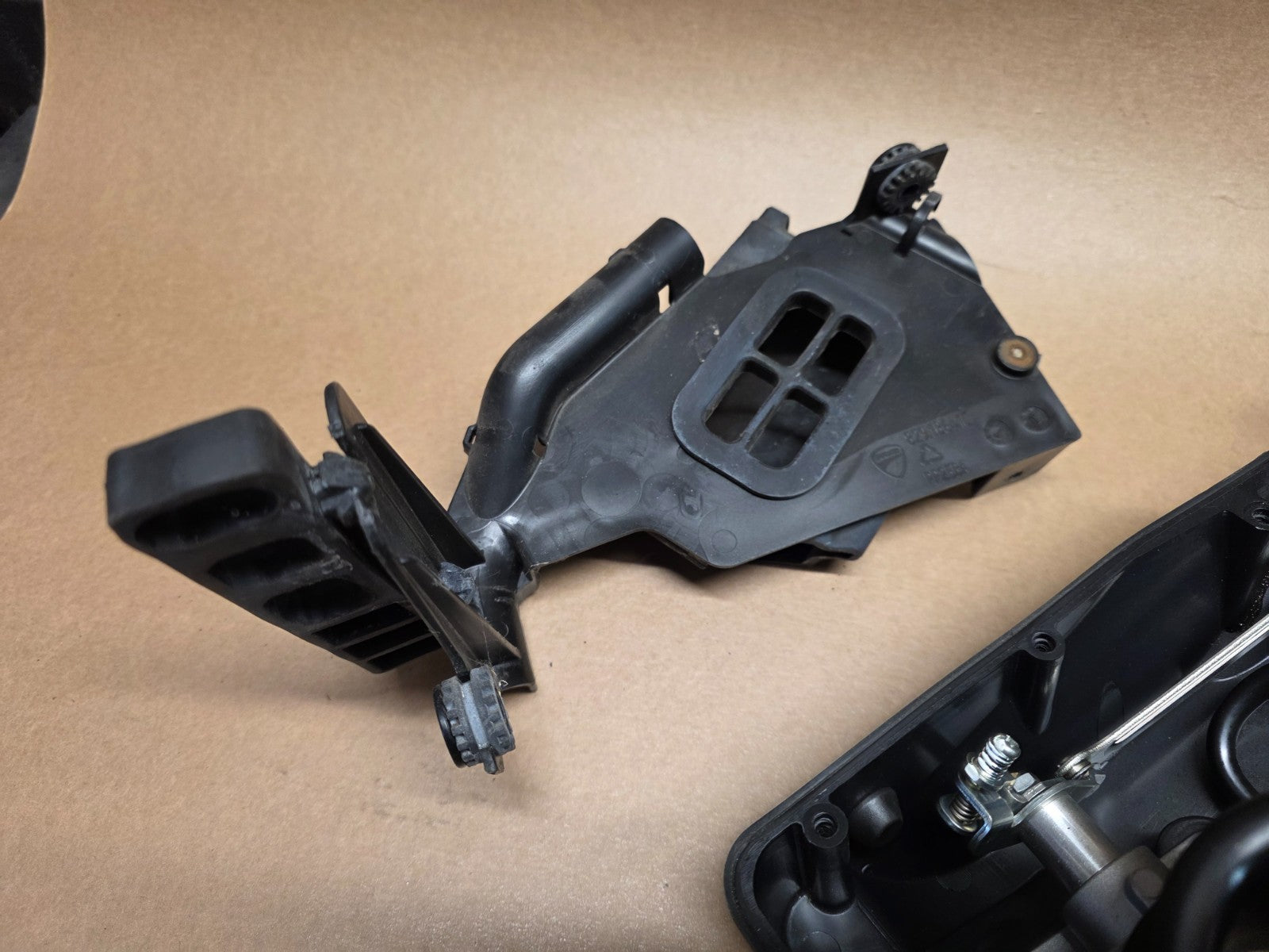 Ducati Monster 821 2014 (2014 - 2016) OEM Airbox & Throttle Bodies