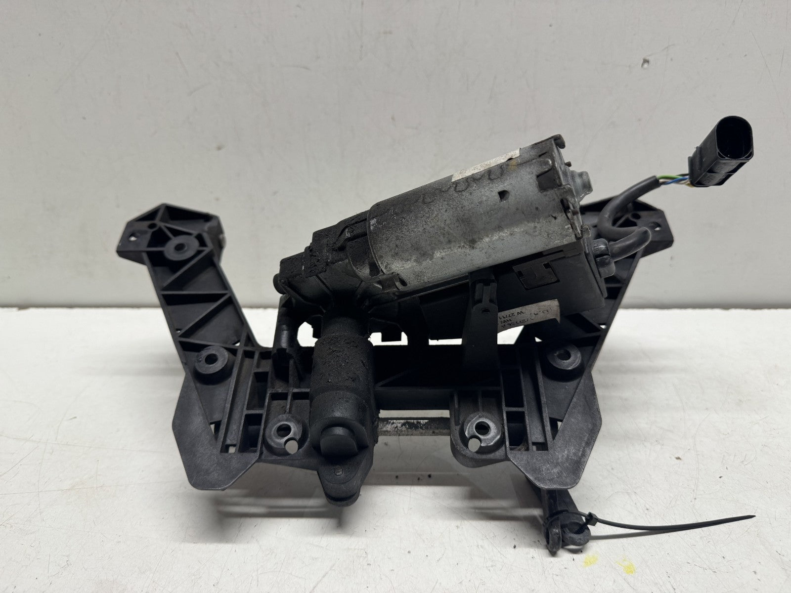BMW K1600 GT 2012 Windscreen Adjuster Bracket Cover #2