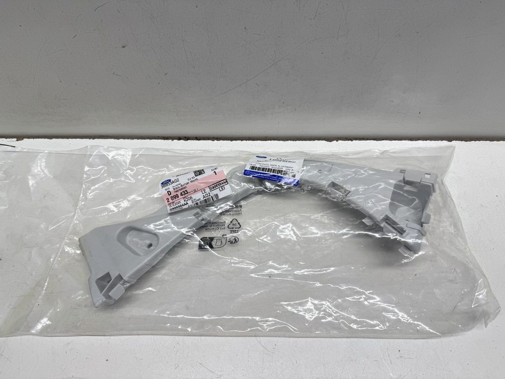 Ford Focus Rear Right Bumper Mounting Bracket 5DR 2014-2018 2099433 NEW