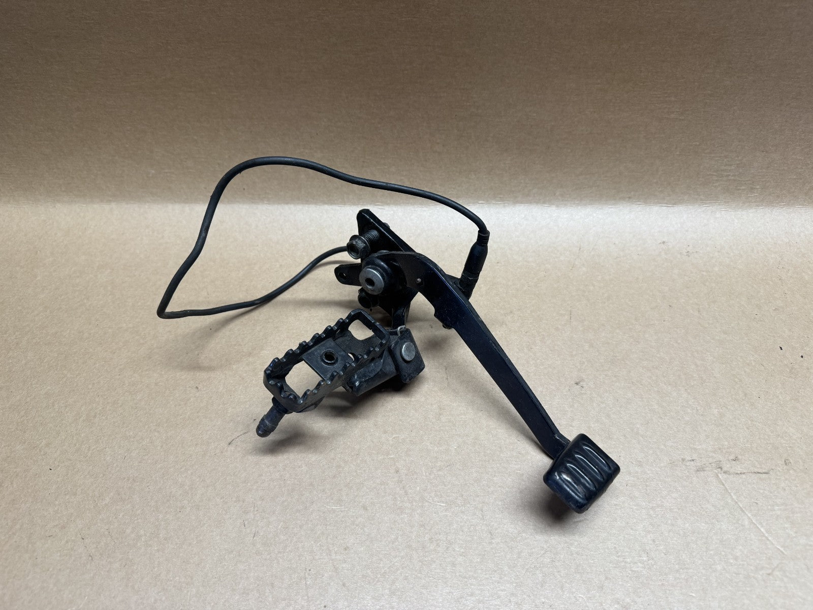 Aprilia Caponord ETV 1000 2001 - 2007 Right Foot Peg + Brake Pedal
