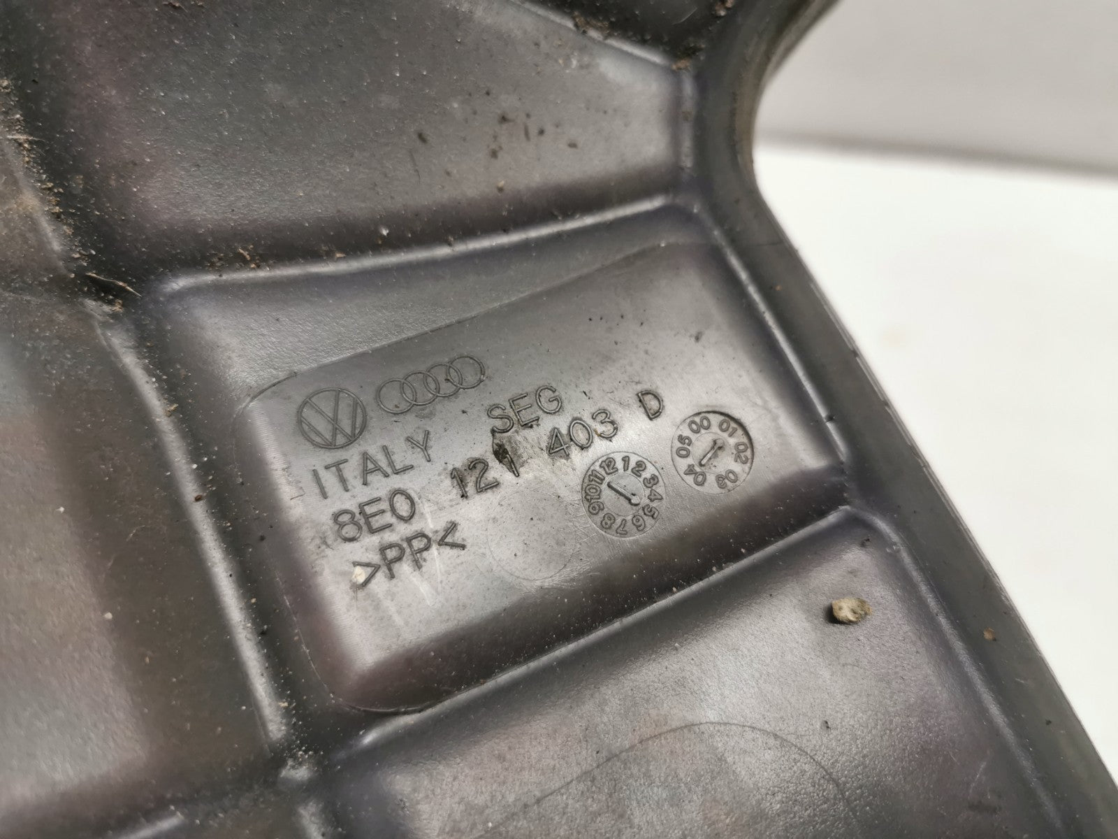 Audi A6 C5 Coolant Expansion Tank Coolant Tank 8E0121403D