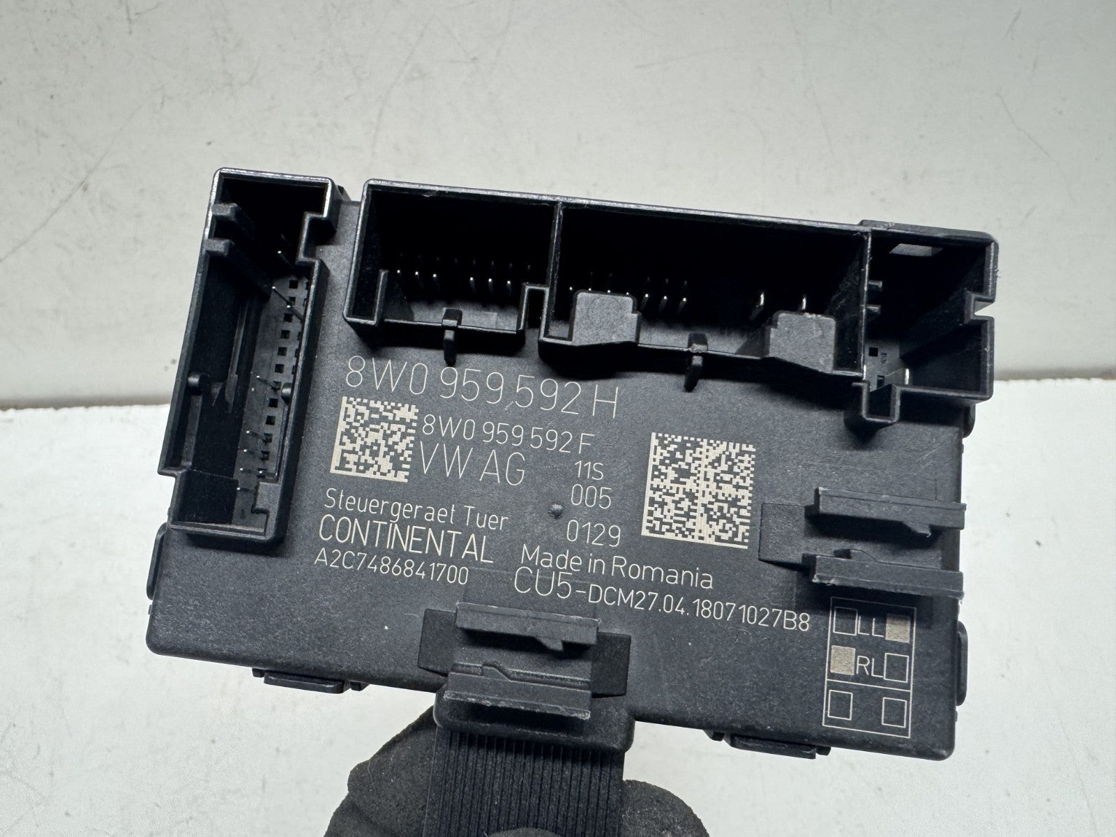 AUDI A4 S4 B9 DOOR CONTROL MODULE FRONT RIGHT DRIVER SIDE 8W0959593H